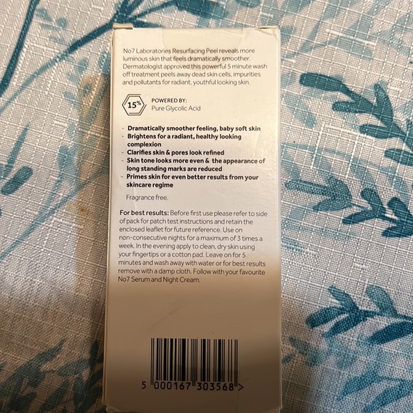 No7
Laboratories Resurfacing Peel 15% Glycolic Acid - Picture 8 of 9